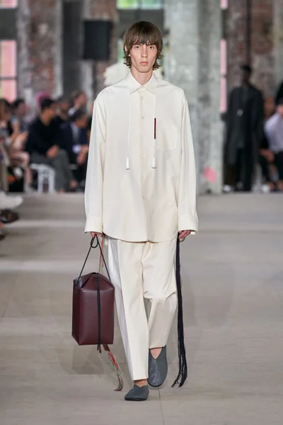Look 13